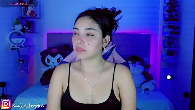 Snapshot of Kylie_brokee chatting on 01.22.25 Kylie brokee online show from 01.22.25