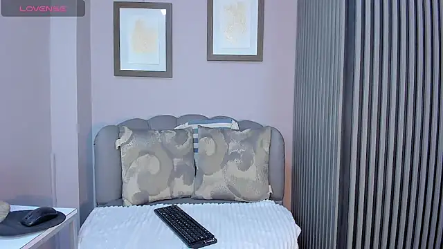 Nahiajhonson  online show from 01.15.25