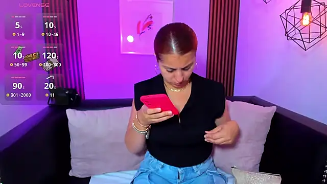 Nahiajhonson  online show from 03.12.26