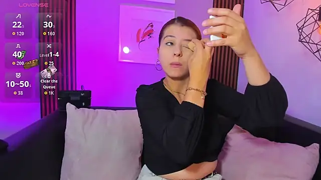 Nahiajhonson  online show from 03.24.26