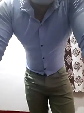 Snapshot of Guyinshortss chatting on 02.13.26 Guyinshortss online show from 02.13.26