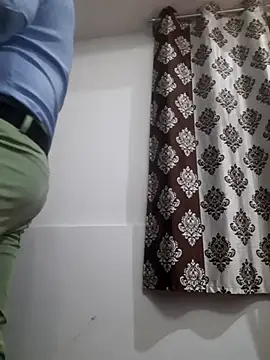 Snapshot of Guyinshortss chatting on 02.23.26 Guyinshortss online show from 02.23.26