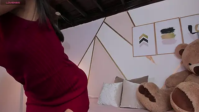 Snapshot of cate_martinez chatting on 12.25.24 cate martinez online show from 12.25.24