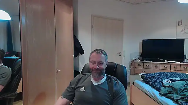 Snapshot of Rockburg chatting on 03.25.26 Rockburg online show from 03.25.26