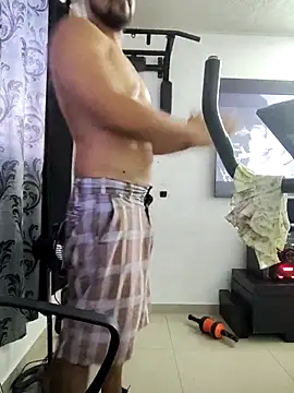 Snapshot of LatinMar chatting on 02.14.25 LatinMar online show from 02.14.25