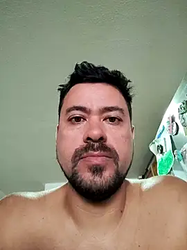 Snapshot of LatinMar chatting on 10.10.25 LatinMar online show from 10.10.25