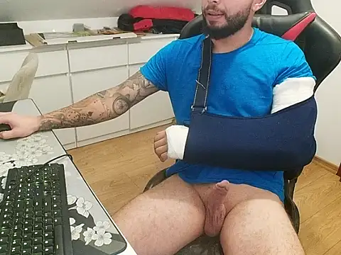 Snapshot of prezydentcam chatting on 10.09.25 prezydentcam online show from 10.09.25