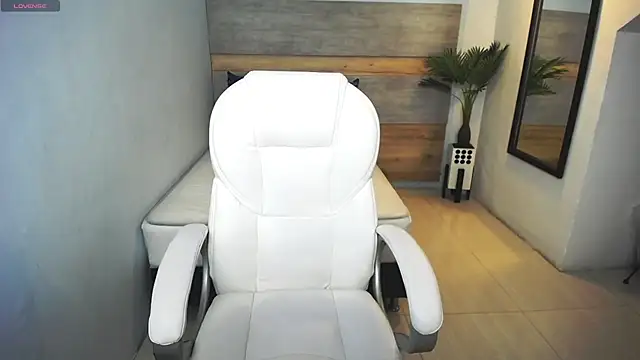 liseth fox online show from 02.28.25