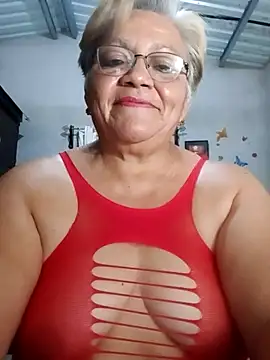 Snapshot of Madrastrahot69 chatting on 09.25.25 Madrastrahot69 online show from 09.25.25