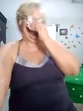 Snapshot of Madrastrahot69 chatting on 09.27.25 Madrastrahot69 online show from 09.27.25