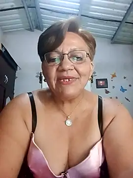 Snapshot of Madrastrahot69 chatting on 10.25.25 Madrastrahot69 online show from 10.25.25