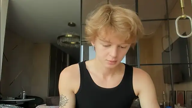 Snapshot of agelandreww chatting on 05.21.26 agelandreww online show from 05.21.26