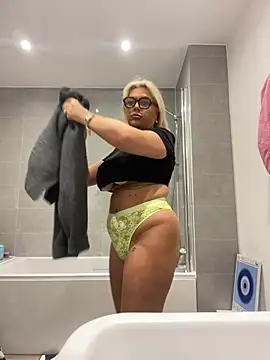 Snapshot of Arabellalee23 chatting on 12.27.24 Arabellalee23 online show from 12.27.24