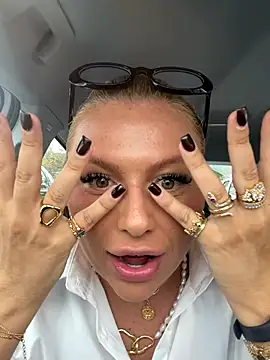 Snapshot of Arabellalee23 chatting on 10.04.25 Arabellalee23 online show from 10.04.25