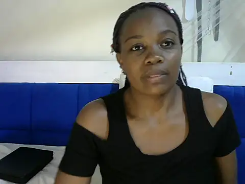 Snapshot of beauty_petite chatting on 09.28.25 beauty petite online show from 09.28.25