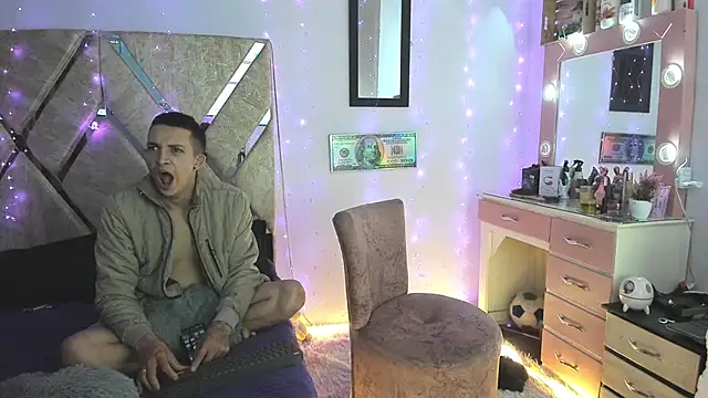 parejacaliente20154 online show from 11.24.25