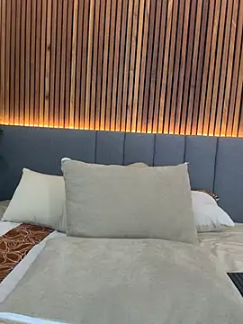 EmiilyAdams  online show from 02.04.25