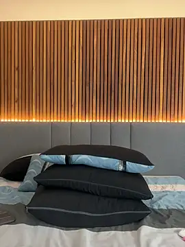 EmiilyAdams  online show from 03.21.25