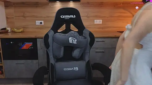 Snapshot of kiramirass chatting on 02.05.25 kiramirass online show from 02.05.25