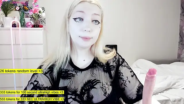 Snapshot of aya_katana chatting on 03.19.25 aya katana online show from 03.19.25