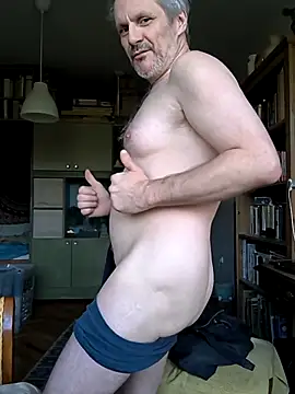 Snapshot of Zed0l1Mod chatting on 04.22.26 Zed0l1Mod online show from 04.22.26