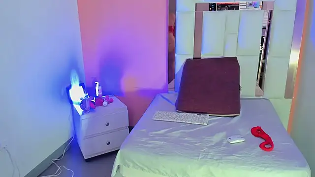 Alanna hot3 online show from 12.16.25