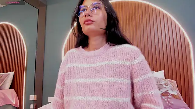 NayeCloud online show from 10.17.25