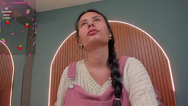 NayeCloud online show from 11.30.25