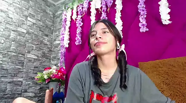 Sasha Petitte online show from 03.07.25