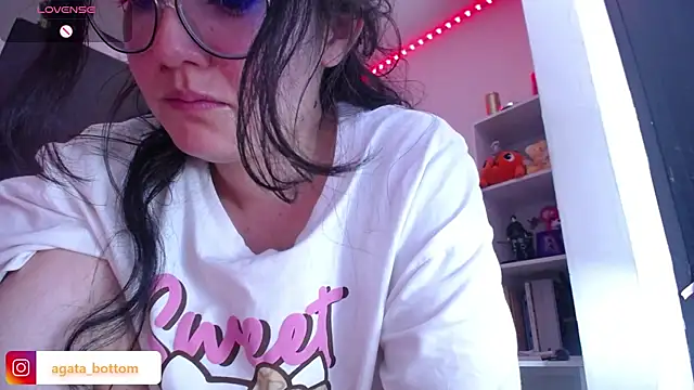 NewAgatha Bolton online show from 01.10.25