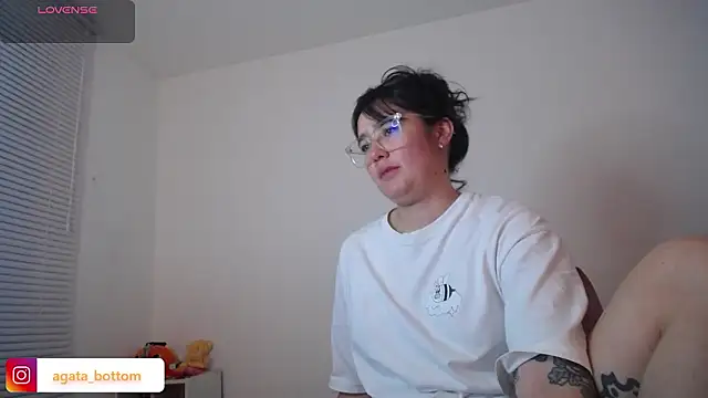 NewAgatha Bolton online show from 02.12.26