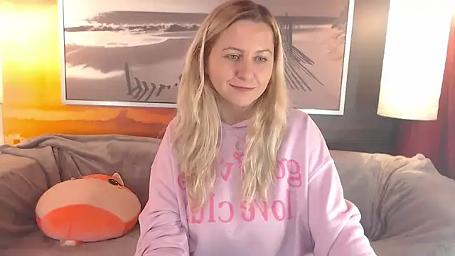 Snapshot of BigBoobsARRI chatting on 12.18.24 BigBoobsARRI online show from 12.18.24