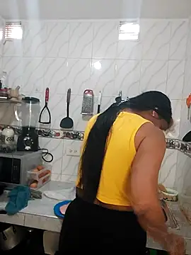 SweetAlmaa online show from 11.19.25