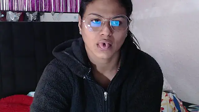 Snapshot of SweetAlmaa chatting on 04.17.26 SweetAlmaa online show from 04.17.26