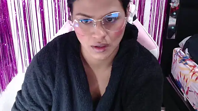 Snapshot of SweetAlmaa chatting on 05.13.26 SweetAlmaa online show from 05.13.26