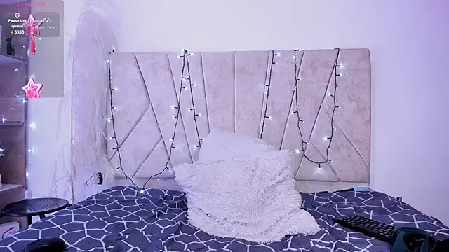 Snapshot of Kaela18 chatting on 12.20.24 Kaela18 online show from 12.20.24