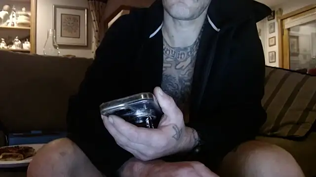 UnCuTupTheBuTT online show from 10.30.25