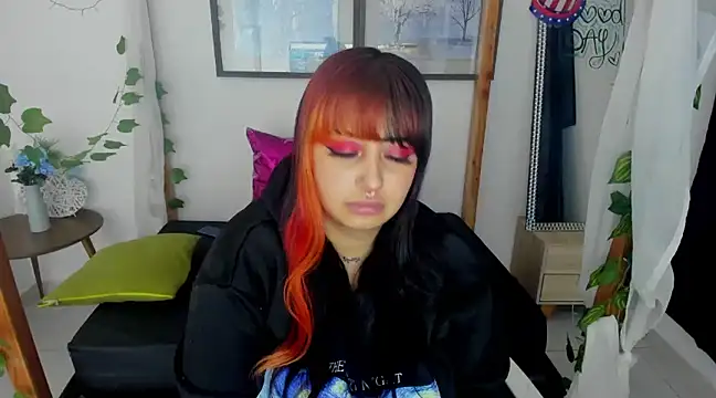 Snapshot of lussyevans24 chatting on 01.22.25 lussyevans24 online show from 01.22.25