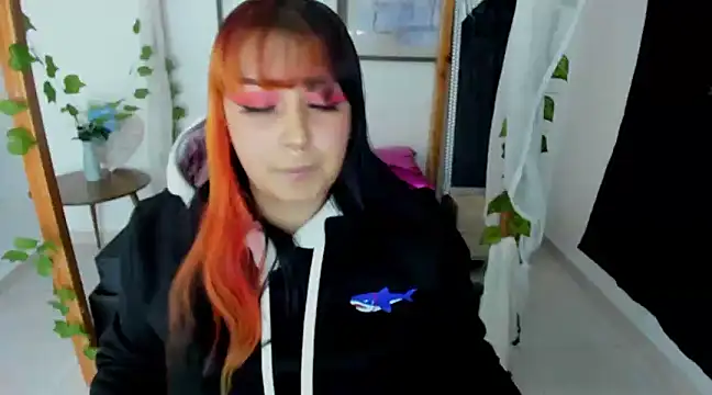 Snapshot of lussyevans24 chatting on 01.24.25 lussyevans24 online show from 01.24.25