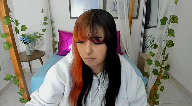 Snapshot of lussyevans24 chatting on 02.05.25 lussyevans24 online show from 02.05.25
