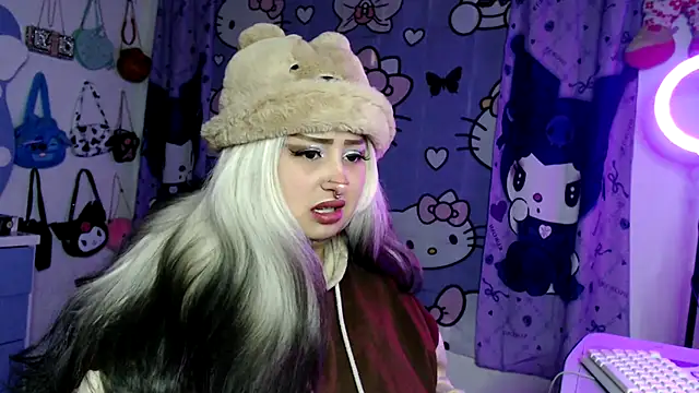 Snapshot of lussyevans24 chatting on 02.04.26 lussyevans24 online show from 02.04.26