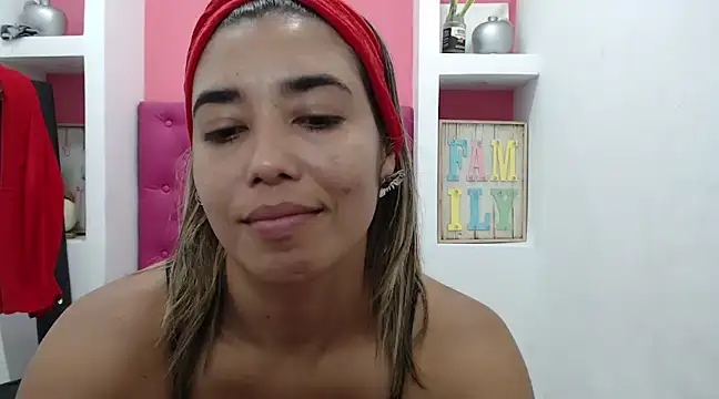 Dona Tela online show from 12.04.24