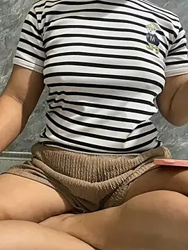 Snapshot of Linaannn chatting on 05.19.26 Linaannn online show from 05.19.26