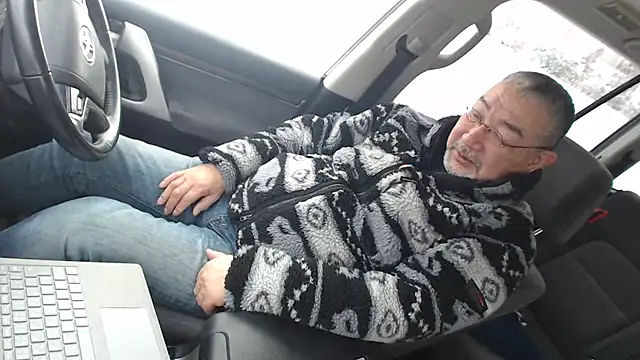 Snapshot of kumao2 chatting on 12.23.24 kumao2 online show from 12.23.24