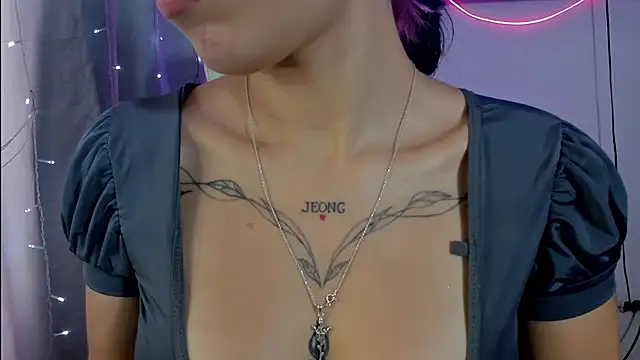 Snapshot of rouss_ari chatting on 02.05.25 rouss ari online show from 02.05.25