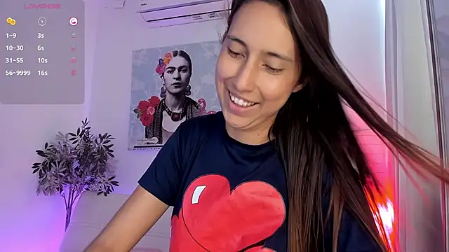Snapshot of aleja_rythm chatting on 01.21.25 aleja rythm online show from 01.21.25