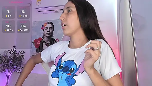Snapshot of aleja_rythm chatting on 02.04.25 aleja rythm online show from 02.04.25