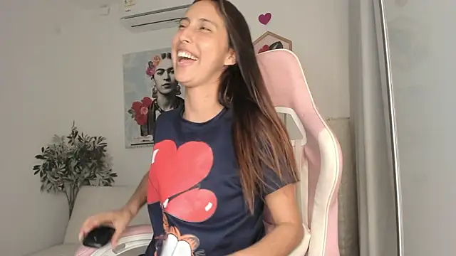 Snapshot of aleja_rythm chatting on 02.22.25 aleja rythm online show from 02.22.25