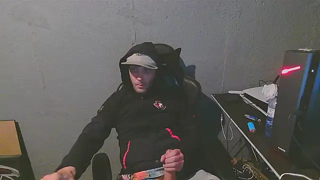 Snapshot of Superoz77 chatting on 12.17.24 Superoz77 online show from 12.17.24