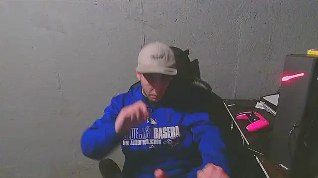 Snapshot of Superoz77 chatting on 01.28.25 Superoz77 online show from 01.28.25